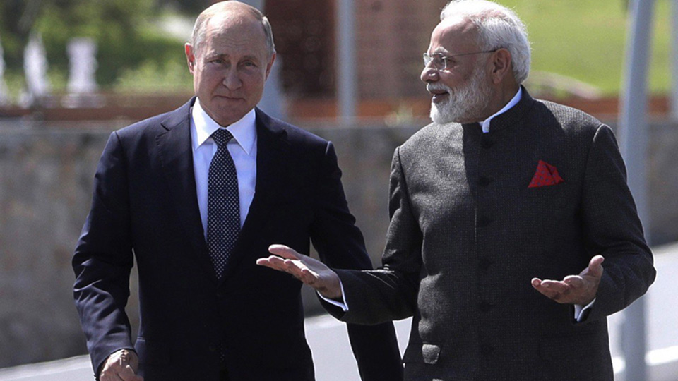 Tổng thống Nga Vladimir Putin và Thủ tướng Ấn Độ Narendra Modi.   Ảnh: EPA