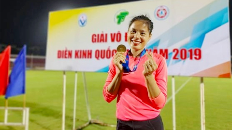  Nguyễn Thị Huyền vui mừng sau khi giành HCV nội dung chạy 400m ở Giải vô địch điền kinh quốc gia 2019.