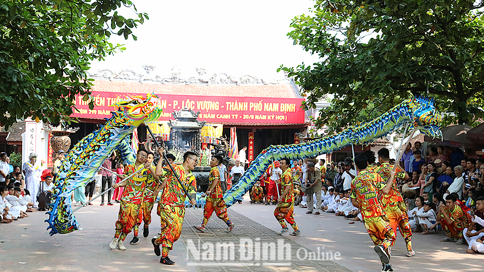Múa rồng trong lễ hội truyền thống Đền Trần năm 2019. Ảnh: Khánh Dũng