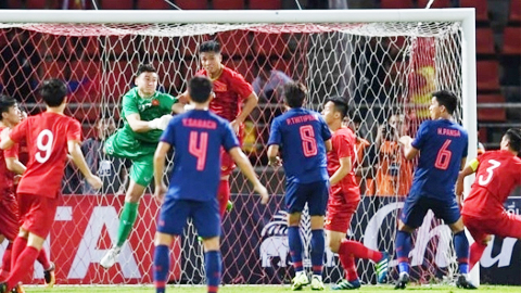 Tình huống trong trận hòa 0-0 của Việt Nam trên sân của Thái-lan.