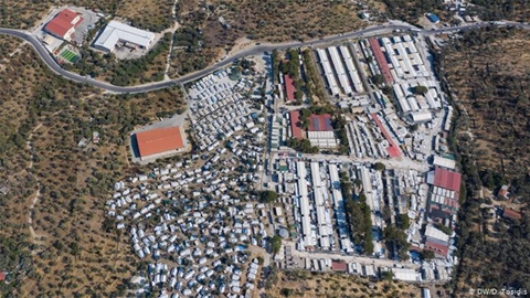 Toàn cảnh trại tị nạn Moria từ trên cao. (Ảnh: DW)