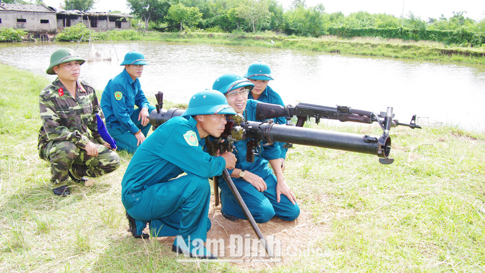 Khẩu đội pháo binh xã Trực Nội (Trực Ninh) tham gia kiểm tra bắn kẹp nòng ĐKZ.