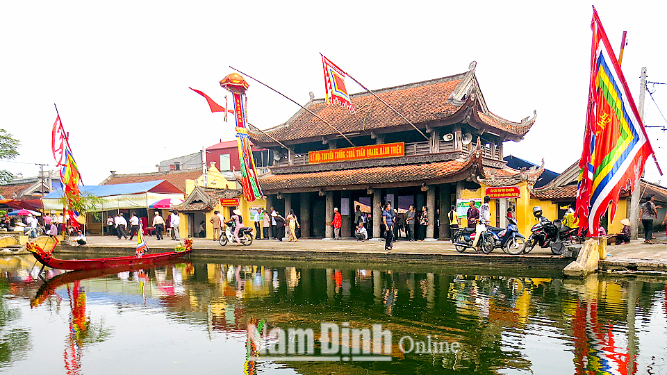 Chùa Keo làng Hành Thiện, xã Xuân Hồng (Xuân Trường) thu hút lượng lớn du khách dịp lễ hội truyền thống.