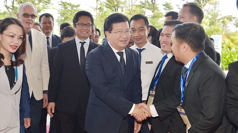 Phó Thủ tướng Trịnh Đình Dũng tới dự Diễn đàn Doanh nhân Việt Nam 2019.