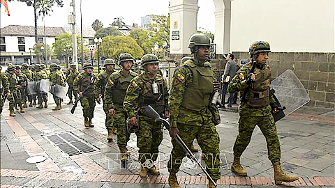 Binh sĩ Ecuador tuần tra tại thủ đô Quito ngày 3/10/2019. Ảnh: AFP/TTXVN