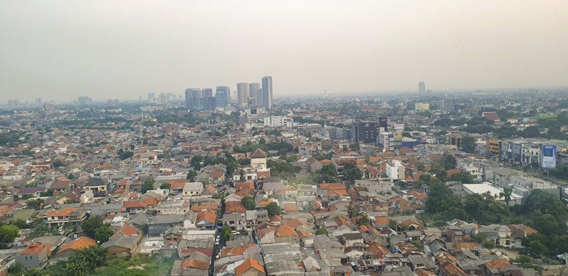 Những mái nhà tấm lợp fibro xi măng ở Indonesia.