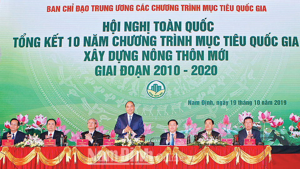 Thủ tướng Chính phủ Nguyễn Xuân Phúc chủ trì Hội nghị toàn quốc tổng kết Chương trình mục tiêu quốc gia xây dựng nông thôn mới giai đoạn 2010-2020 