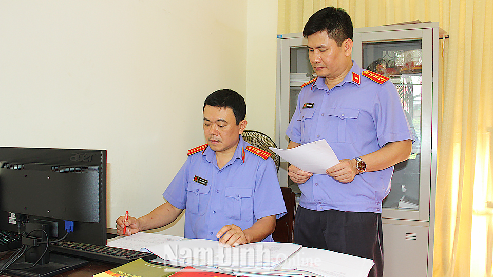 Trao đổi nghiệp vụ công tác kiểm sát thi hành án hình sự ở Viện Kiểm sát nhân dân thành phố Nam Định.