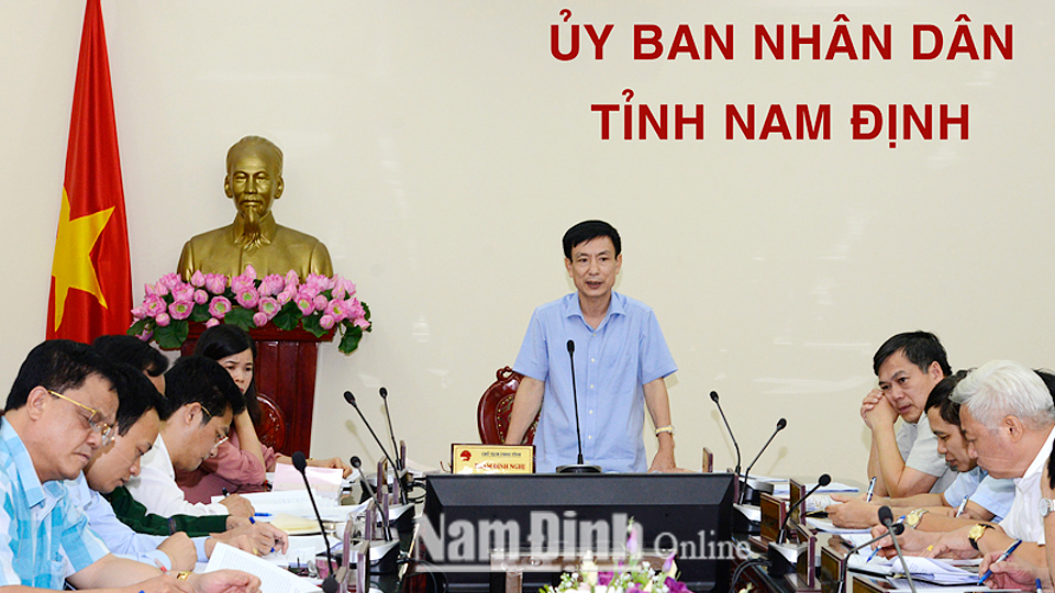 Đồng chí Chủ tịch UBND tỉnh phát biểu kết luận hội nghị.