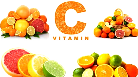 Ăn nhiều trái cây giàu vitamin C để phòng cúm.