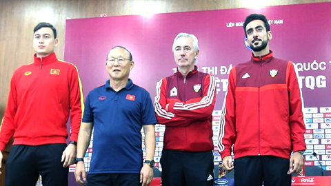 HLV và đại diện hai đội tuyển Việt Nam và UAE tại họp báo trước trận đấu vòng loại World Cup 2022. Ảnh VFF