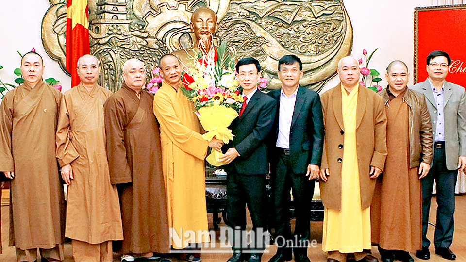 Ban Trị sự Giáo hội Phật giáo tỉnh chúc mừng UBND tỉnh nhân dịp kỷ niệm 89 năm ngày thành lập Đảng (3-2-2019).