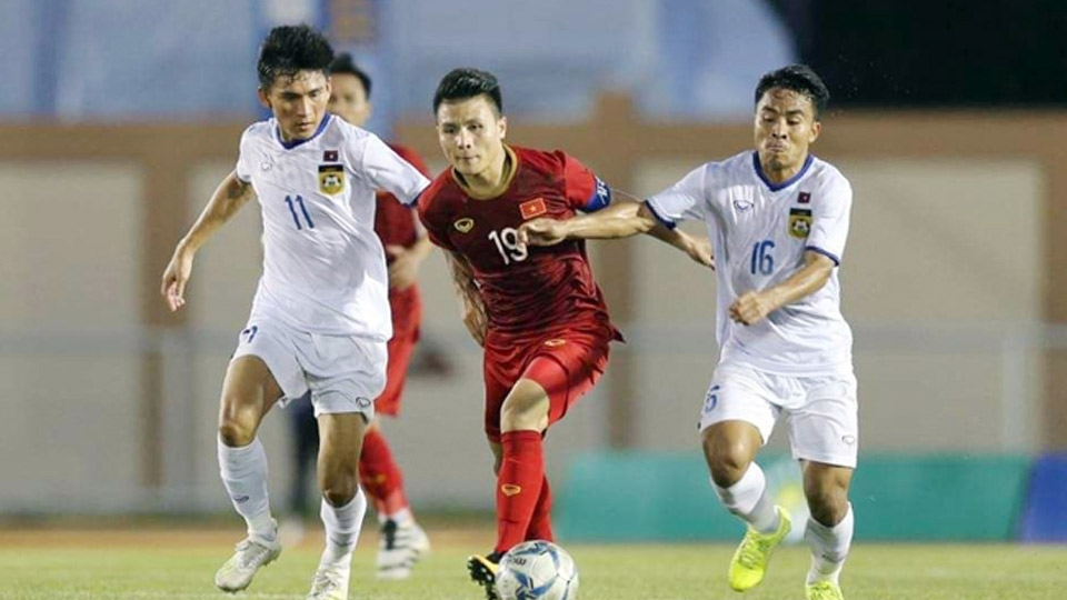 Đội trưởng Quang Hải (số 19) ấn định tỷ số 6-1 cho đội tuyển U22 Việt Nam. Ảnh: Phương Dũng
