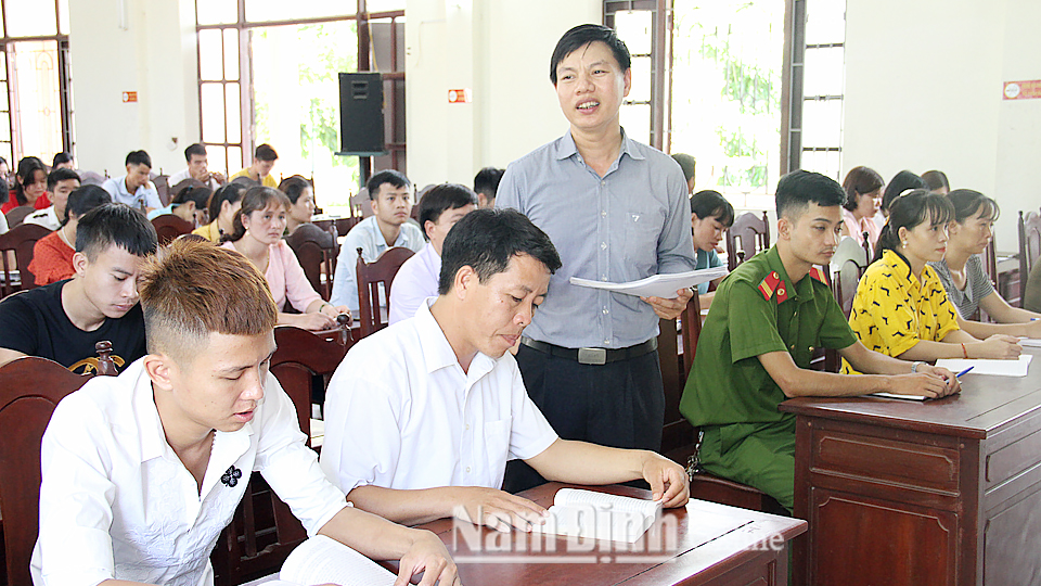 Lớp bồi dưỡng kiến thức cho đảng viên mới tại Trung tâm Bồi dưỡng chính trị huyện Hải Hậu.