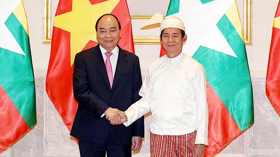 Thủ tướng Nguyễn Xuân Phúc và Tổng thống U Win Myint trước khi vào hội kiến. Ảnh: VGP/Quang Hiếu
