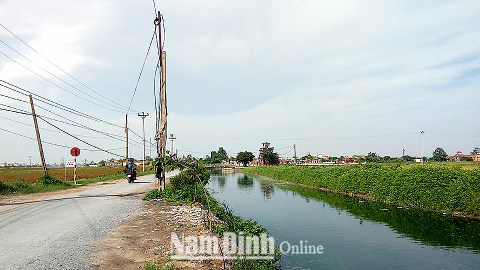 Các tuyến kênh, sông quanh làng nghề Bình Yên, xã Nam Thanh đã được nạo vét, thu gom váng cặn nhôm, hóa chất, thanh thải lòng sông, khơi thông dòng chảy.