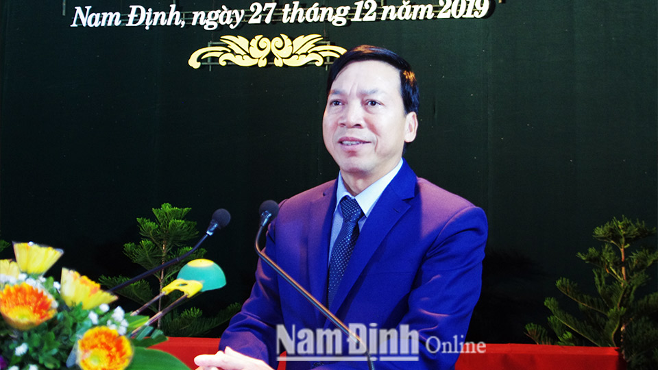 Đồng chí Trần Văn Chung, Phó Bí thư Thường trực Tỉnh ủy, Chủ tịch HĐND tỉnh phát biểu tại hội nghị.  ảnh: Hoàng Tuấn