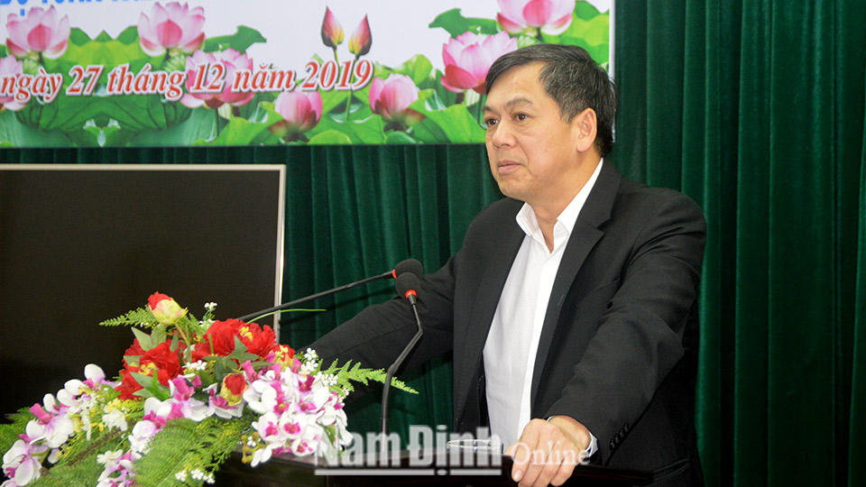 Đồng chí Trần Lê Đoài, Tỉnh ủy viên, Phó Chủ tịch UBND tỉnh phát  biểu tại hội nghị.