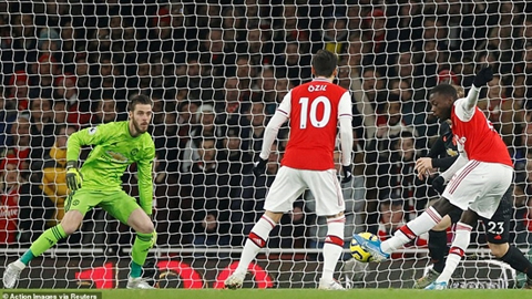  Nicolas Pepe mở tỷ số cho Arsenal. Ảnh: Reuters
