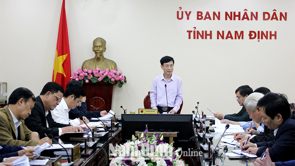 Đồng chí Phạm Đình Nghị, Phó Bí thư Tỉnh Ủy, Chủ tịch UBND tỉnh phát biểu kết luận hội nghị.