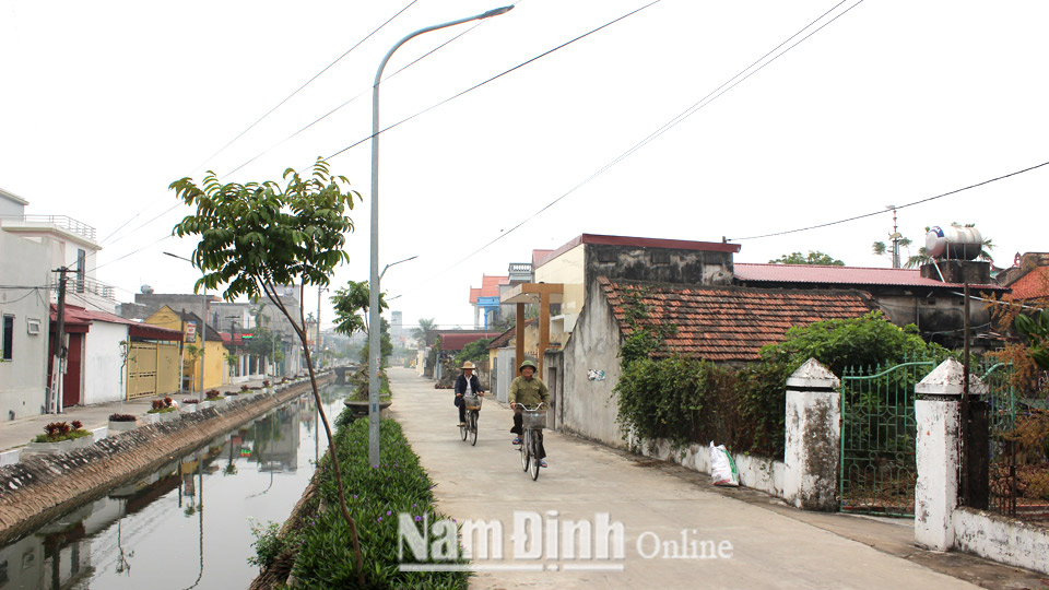 Đường dong ngõ xóm xã Hải Hưng (Hải Hậu) phong quang, tạo thuận lợi cho người tham gia giao thông.
