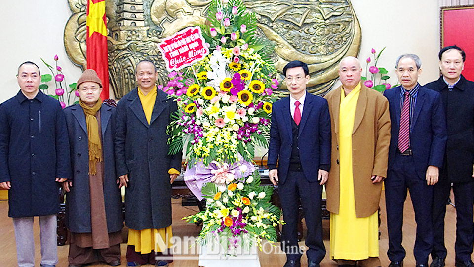 Đoàn đại biểu Ban Trị sự Giáo hội Phật giáo tỉnh chúc mừng UBND tỉnh nhân kỷ niệm 90 năm Ngày thành lập Đảng và đón Xuân Canh Tý 2020.