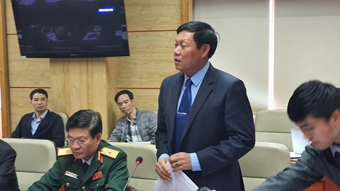 Thứ trưởng Y tế Đỗ Xuân Tuyên phát biểu tại cuộc họp.