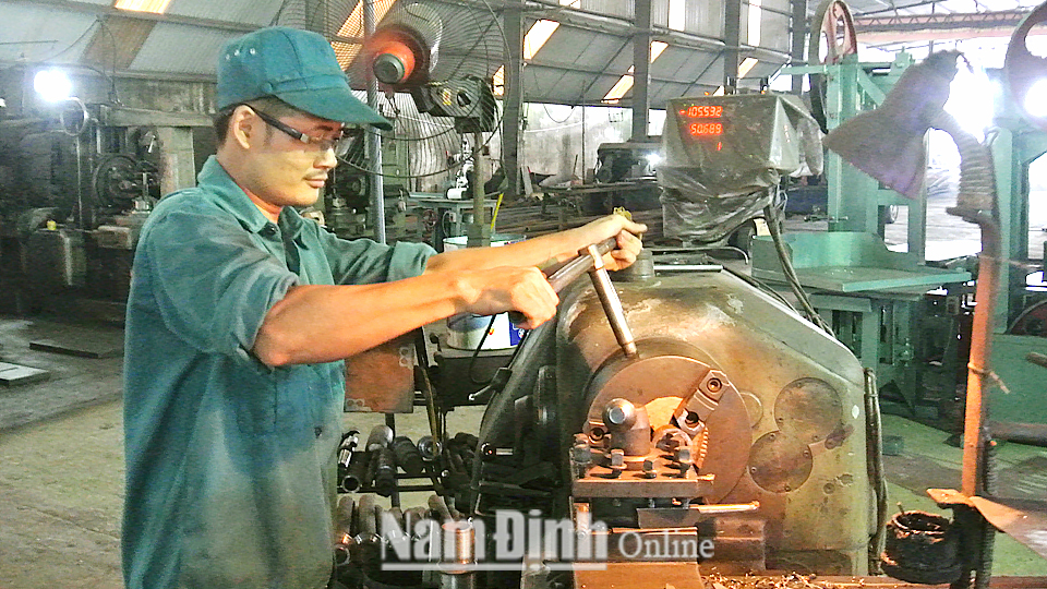 Sản xuất máy cơ khí nông nghiệp tại Công ty TNHH Cơ khí Đình Mộc (Xuân Trường).