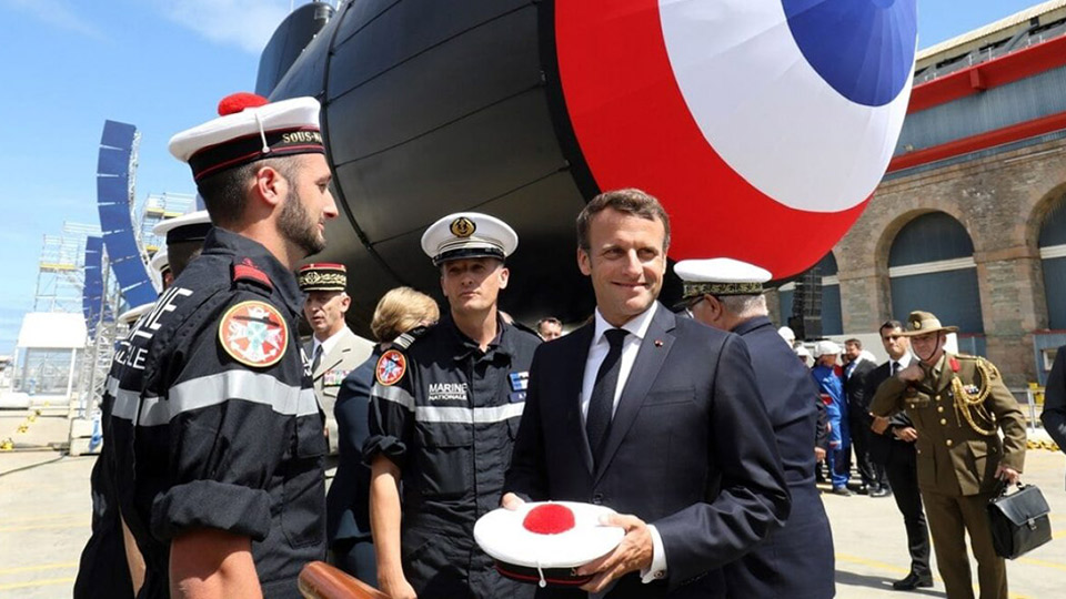 Ông Emmanuel Macron dự lễ hạ thủy tàu ngầm hạt nhân Suffren của Pháp vào tháng 7-2019.  Ảnh: AFP