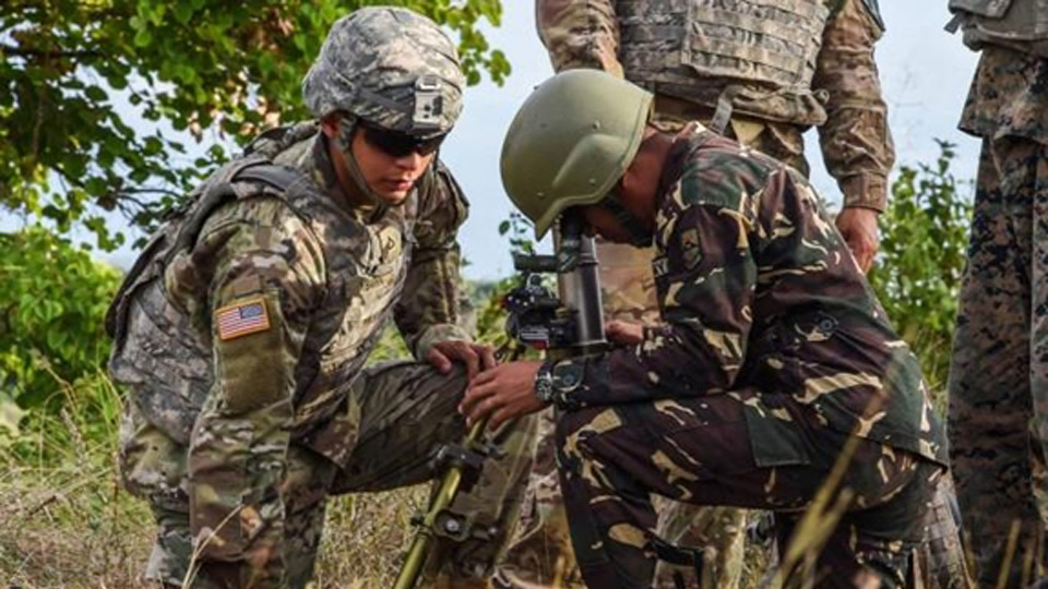 Binh lính Mỹ và Philippines trong một hoạt động huấn luyện chung năm 2017 tại căn cứ Magsaysay ở Santa Rosa của Philippines. Ảnh: Getty Images