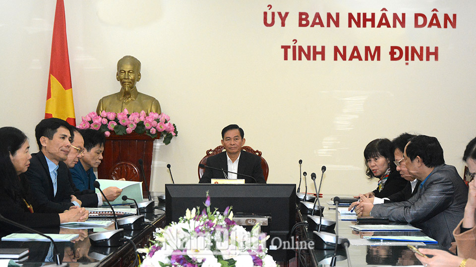 Đồng chí Nguyễn Phùng Hoan, TUV, Phó Chủ tịch UBND tỉnh dự hội nghị trực  tuyến tại đầu cầu tỉnh ta.
