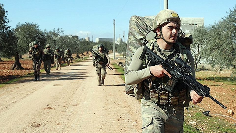 Quân đội Thổ Nhĩ Kỳ được triển khai đến Ít-líp, Xy-ri.