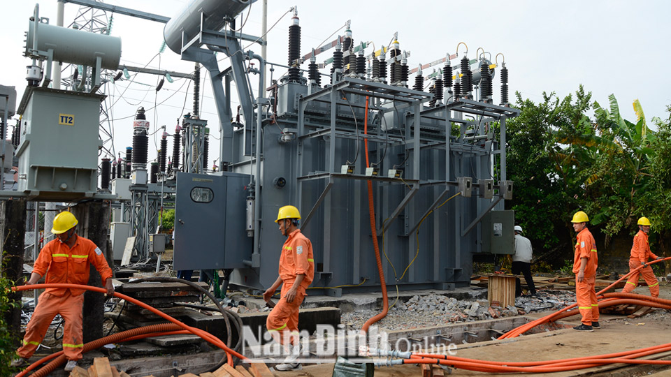Công ty Điện lực Nam Định đầu tư nâng công suất Trạm biến áp 110kV Hải Hậu phục vụ phát triển kinh tế - xã hội trên địa bàn.