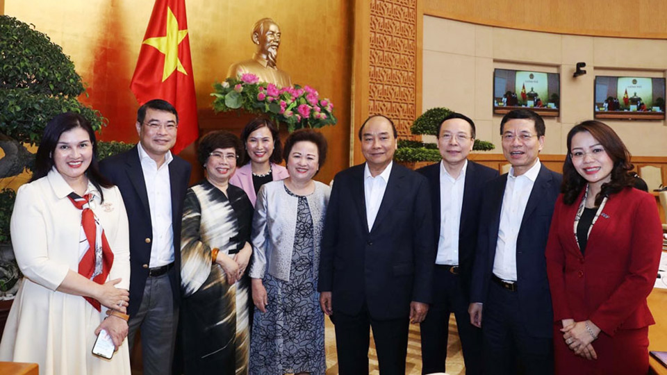Thủ tướng Nguyễn Xuân Phúc và các đại biểu dự cuộc họp.  Ảnh: VGP/Quang Hiếu