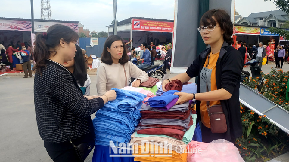 Các doanh nghiệp dệt may tổ chức chương trình bán hàng tri ân người tiêu dùng trên địa bàn thành phố Nam Định.