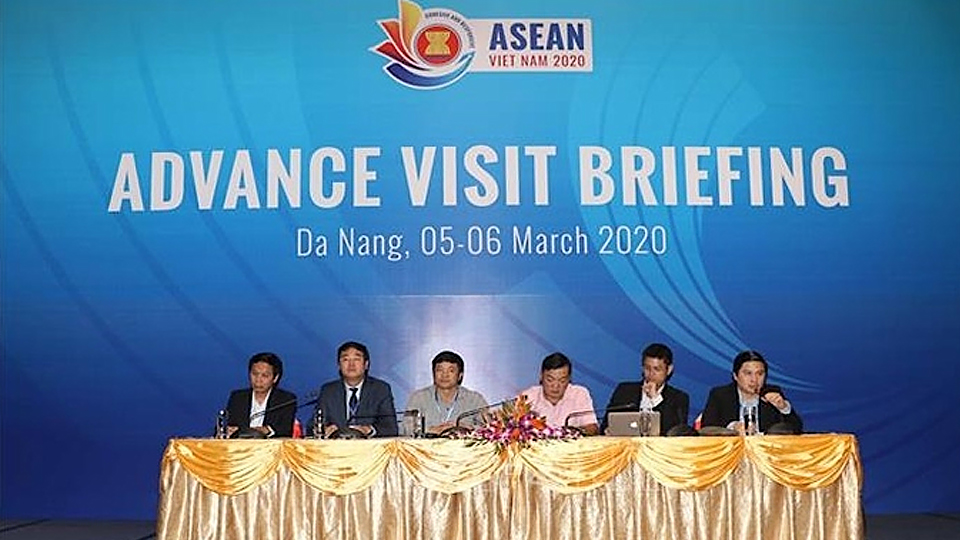 Ban Tổ chức cung cấp thông tin cho các đại biểu về công tác chuẩn bị Hội nghị Cấp cao ASEAN 36 và Cấp cao kỷ niệm ASEAN - New Zealand. (Ảnh: TTXVN)