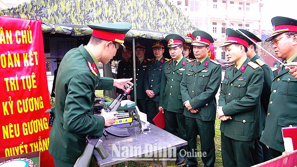 Mô hình học cụ tham gia Hội thi sáng kiến, cải tiến kỹ thuật của lực lượng vũ trang thành phố Nam Định được Bộ CHQS tỉnh đánh giá cao.