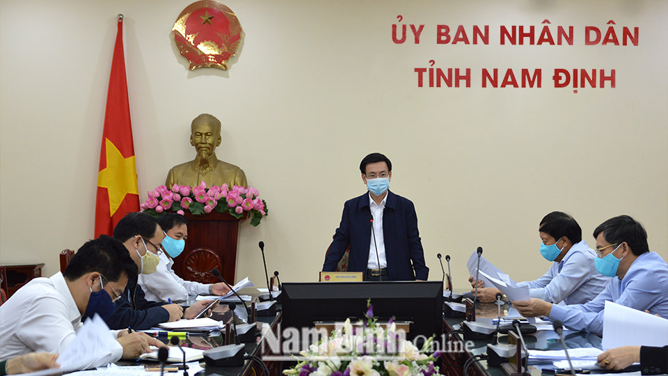 Đồng chí Phạm Đình Nghị, Phó Bí thư Tỉnh ủy, Chủ tịch UBND tỉnh phát biểu tại hội nghị.