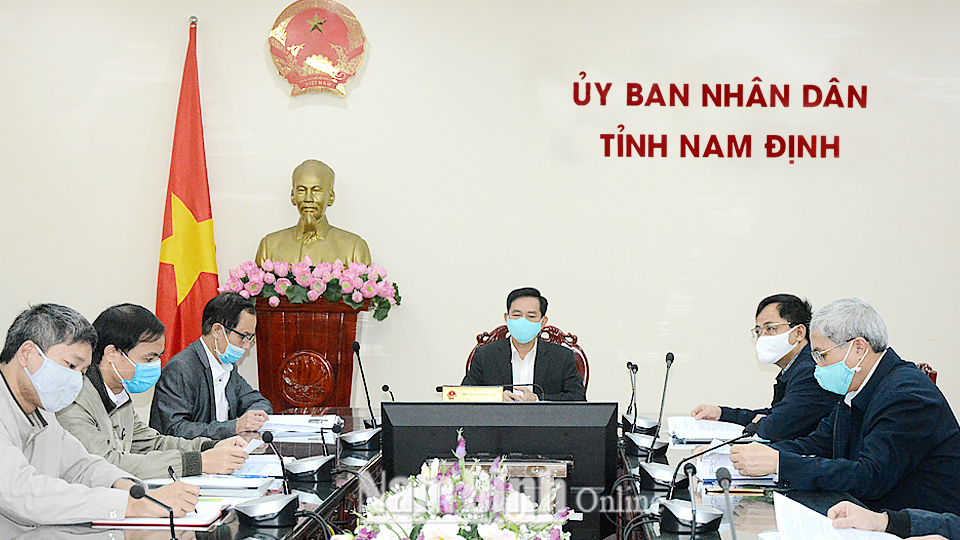 Đồng chí Nguyễn Phùng Hoan, TUV, Phó Chủ tịch UBND tỉnh dự hội nghị tại điểm cầu Nam Định.