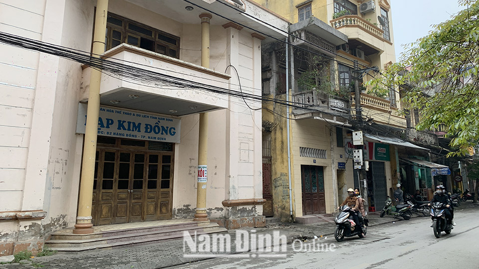 Rạp Kim Đồng (thành phố Nam Định) là địa chỉ người dân nhiều lần kiến nghị Nhà nước cần thu hồi, chuyển giao cho các mục đích sử dụng có hiệu quả khác.
