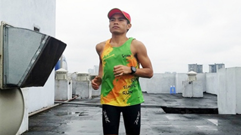 Runner Nguyễn Đạt, với thành tích chạy bộ hơn 42 km trên sân thượng chung cư, đang là một trong những tấm gương cổ vũ tinh thần rất lớn của chạy bộ tại nhà trên cộng đồng mạng.