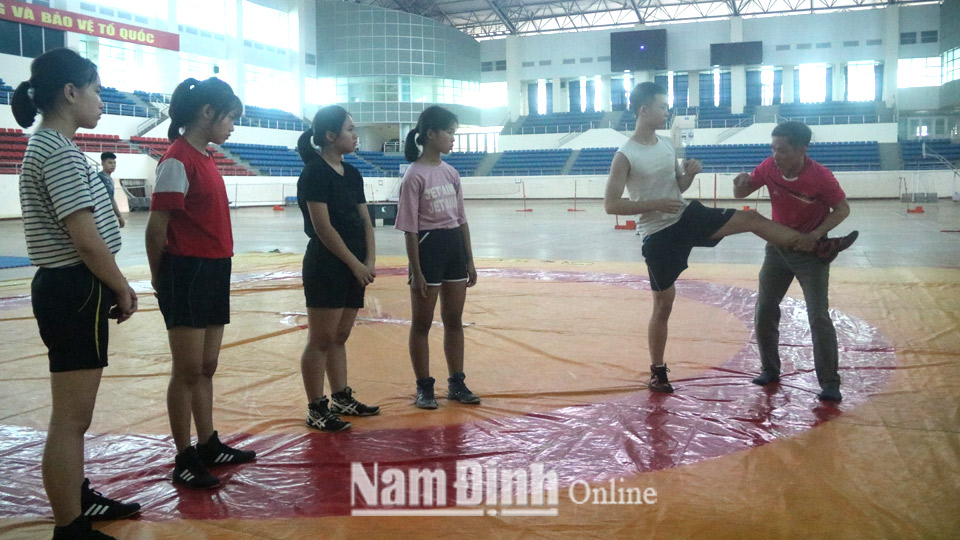 Một buổi tập luyện của đội tuyển vật tỉnh tại Cung Thể thao tỉnh.