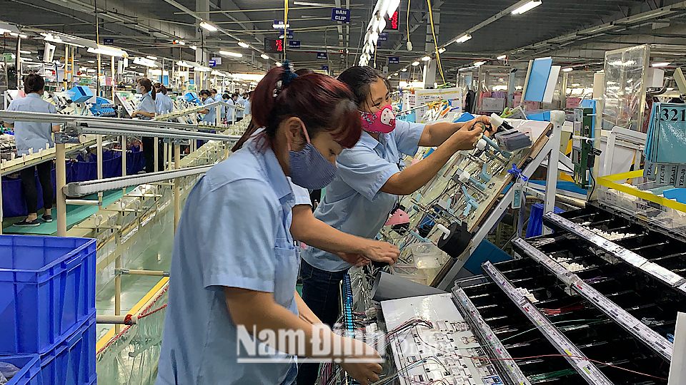 Sản xuất tại Công ty TNHH Hệ thống dây dẫn Sumi Việt Nam (KCN Bảo Minh).
