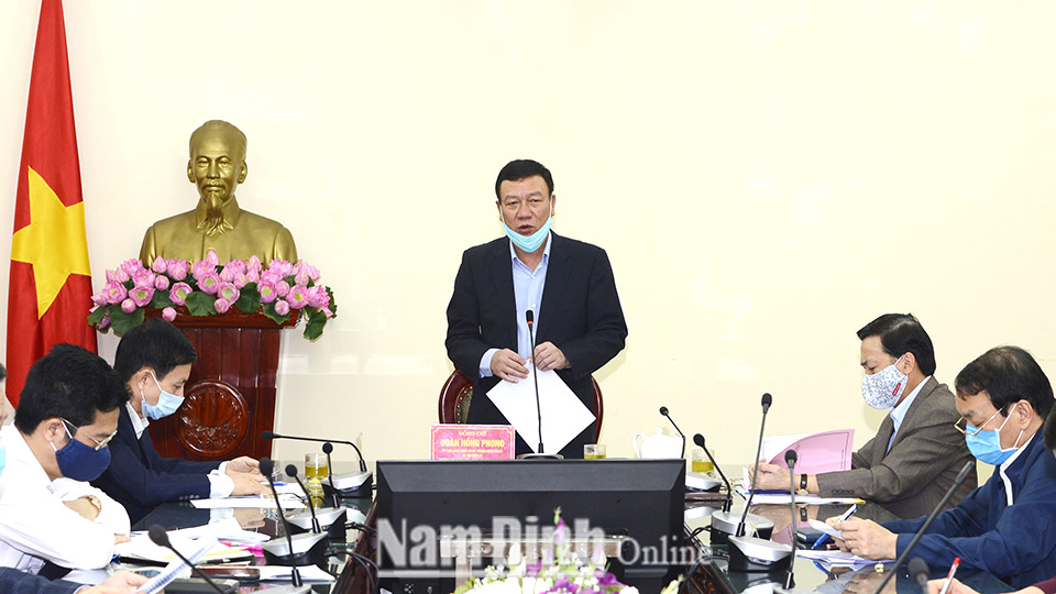 Đồng chí Đoàn Hồng Phong, Ủy viên Ban Chấp hành Trung ương Đảng, Bí thư Tỉnh ủy, Trưởng đoàn Đoàn đại biểu Quốc hội của tỉnh phát biểu kết luận hội nghị.
