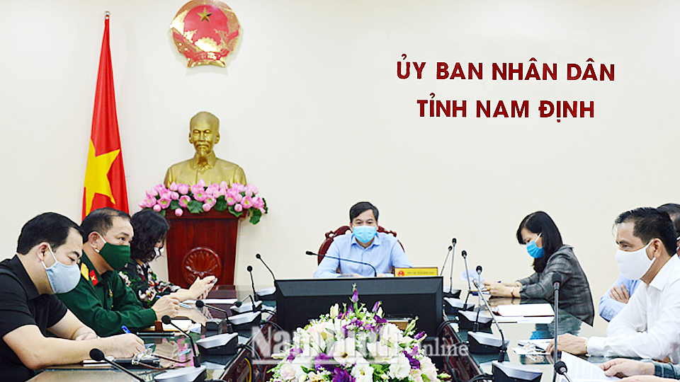 Đồng chí Trần Lê Ðoài, TUV, Phó Chủ tịch UBND tỉnh dự hội nghị tại điểm cầu tỉnh ta.