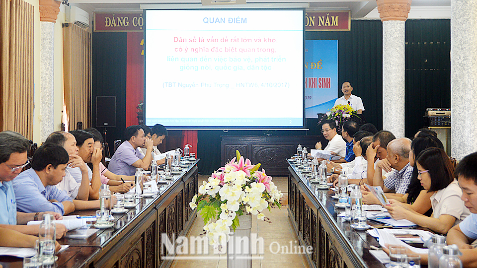 Chi cục Dân số - KHHGĐ tỉnh tổ chức tập huấn công tác truyền thông dân số trong tình hình mới. Ảnh: Minh Tân