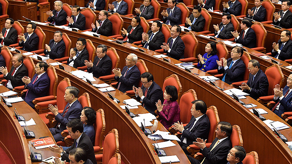 Các đồng chí lãnh đạo Đảng, Nhà nước và các đại biểu dự Hội nghị. 