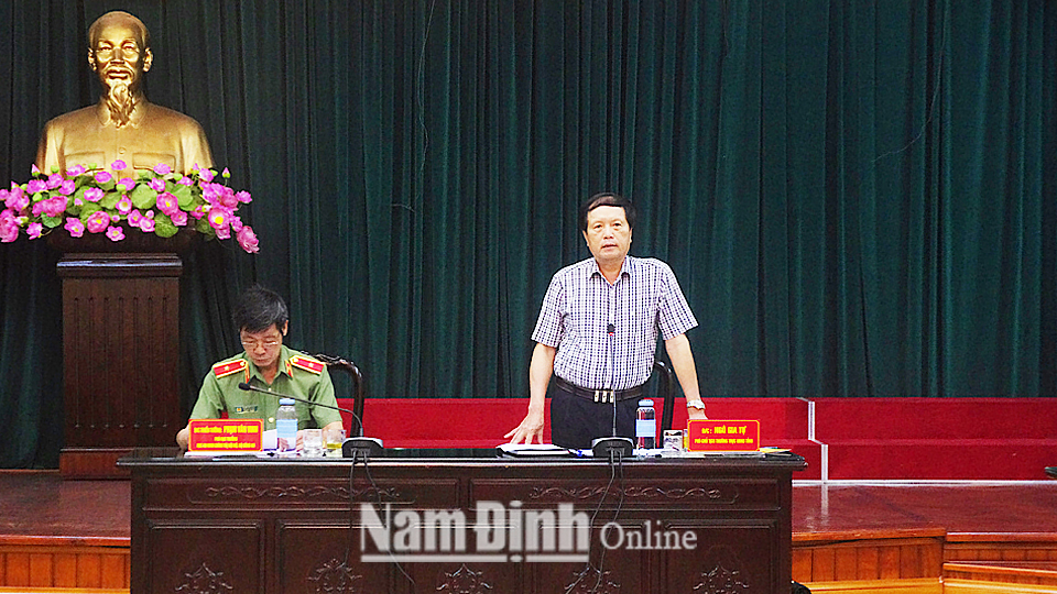 Đồng chí Ngô Gia Tự, Ủy viên Ban TVTU, Phó Chủ tịch Thường trực UBND tỉnh phát biểu tại buổi làm việc.