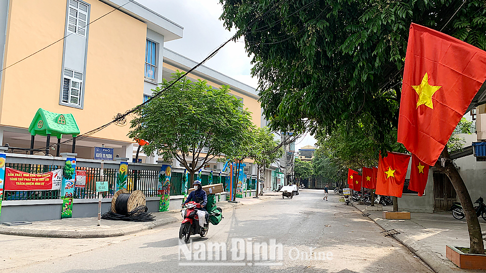 Tuyến đường Nguyễn Tri Phương, phường Văn Miếu (thành phố Nam Định) ngày càng sạch đẹp, văn minh.