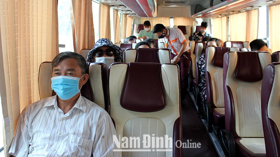 Xe khách tuyến Nam Định - Hà Nội của Công ty CP Đầu tư Liên hiệp Vận tải Hà Nam Ninh giảm đến 50-60% lượng khách/chuyến.